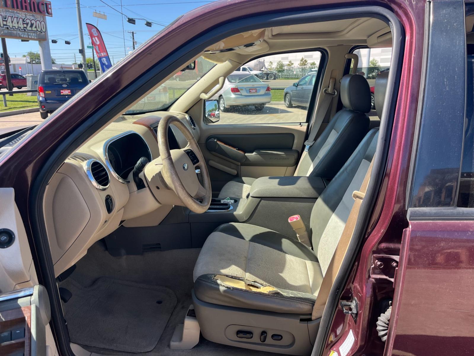 2006 maroom /TAN Ford Explorer Eddie Bauer 4.6L 4WD (1FMEU74816U) with an 4.6L V8 SOHC 16V engine, 6-Speed Automatic Overdrive transmission, located at 14700 Tomball Parkway 249, Houston, TX, 77086, (281) 444-2200, 29.928619, -95.504074 - Photo #8